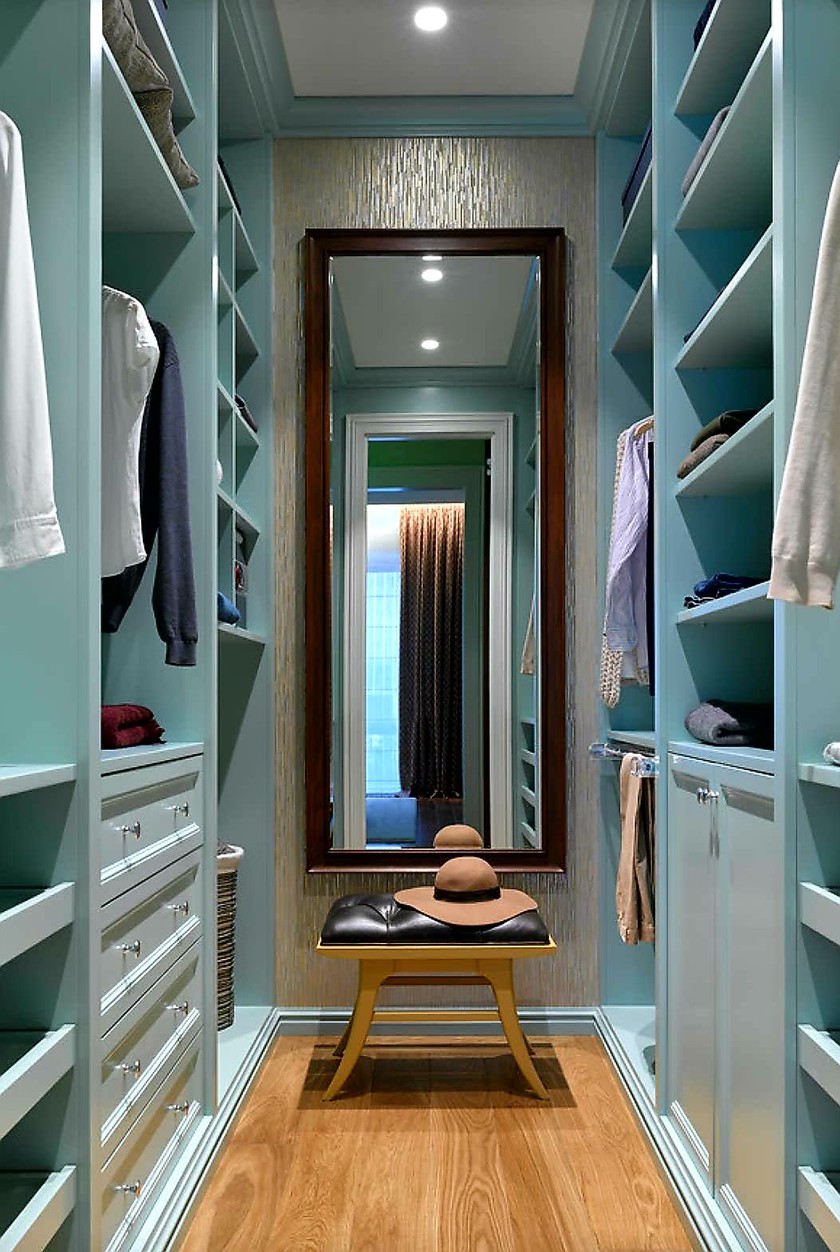 Параллельная гардеробная комната с большим зеркалом Калуга
