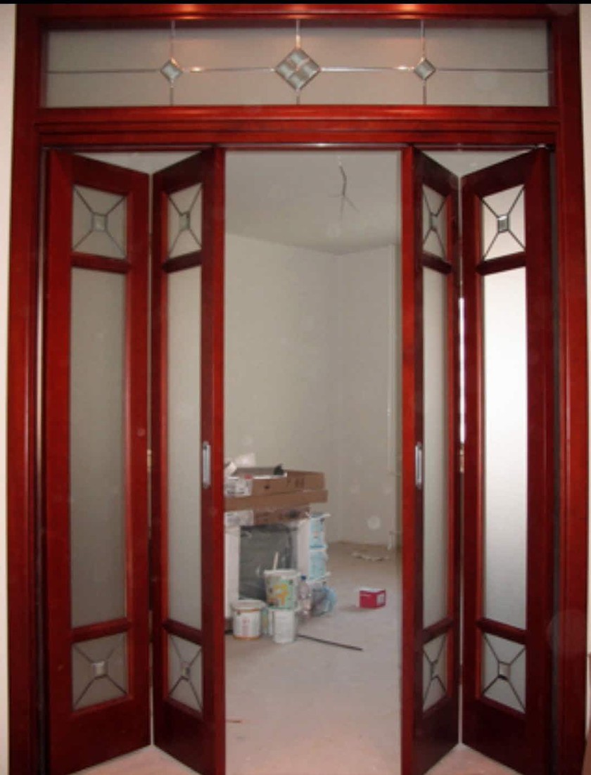 Дверь гармошка с декоративными стеклянными вставками Калуга